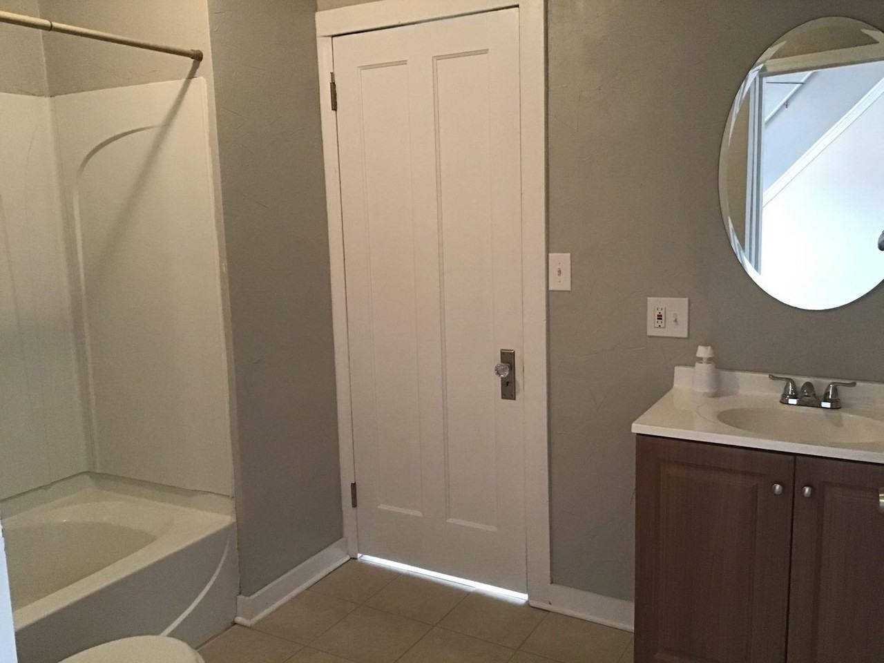 14704 Delaware Ave - Photo 3 of 16
