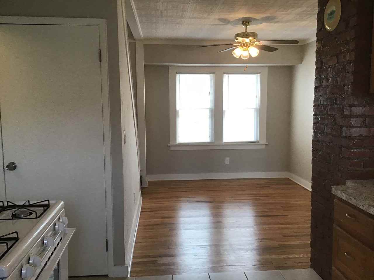 14704 Delaware Ave - Photo 6 of 16