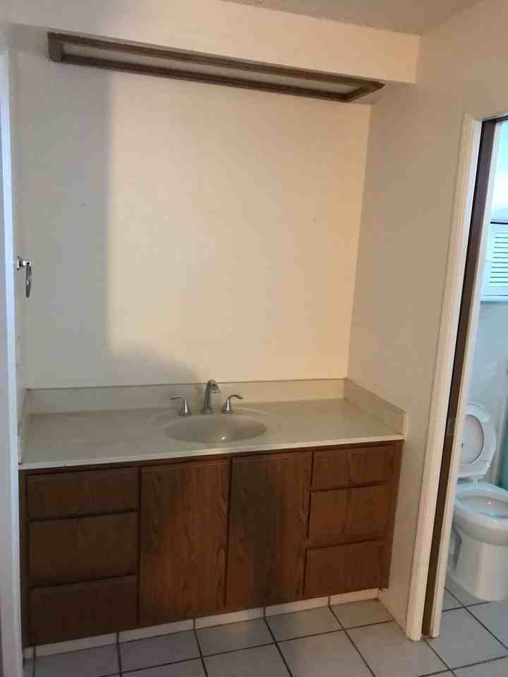 5233 W Iris Ct - Photo 6 of 10