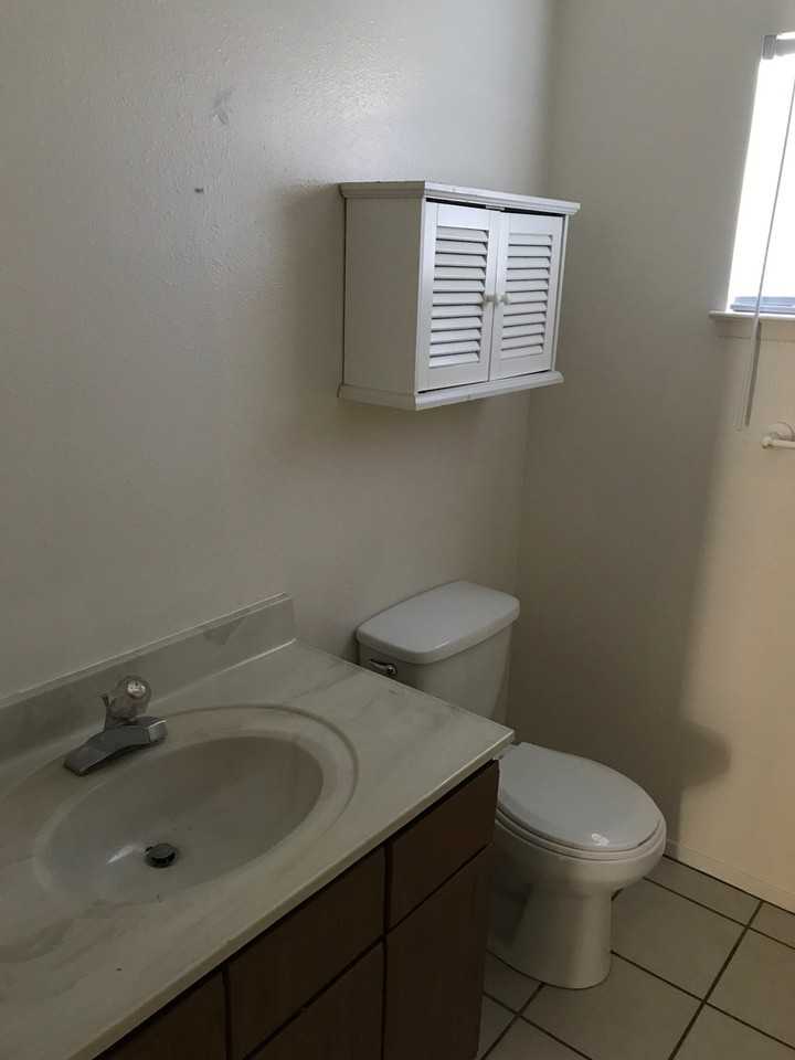 5233 W Iris Ct - Photo 7 of 10