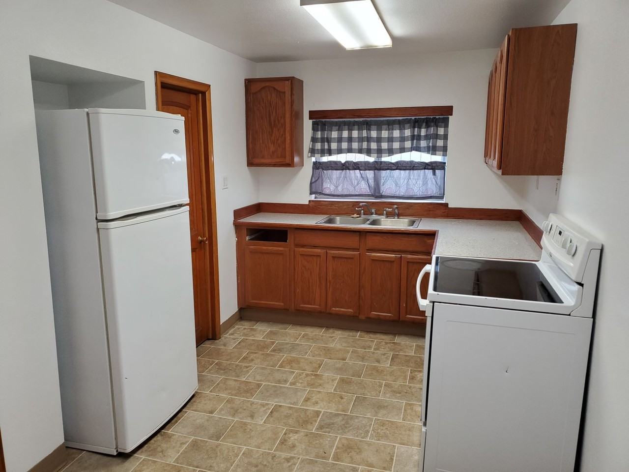 2106 3rd St - Photo 2 of 9