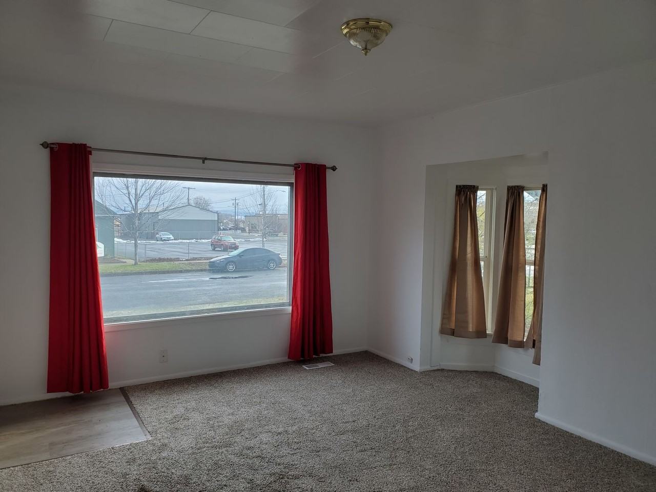 2106 3rd St - Photo 3 of 9