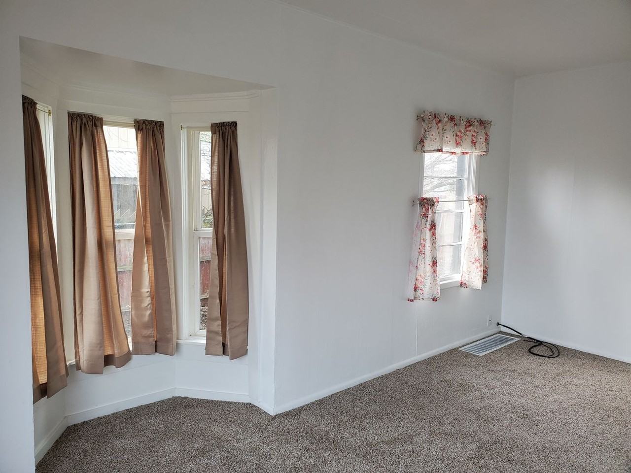 2106 3rd St - Photo 4 of 9