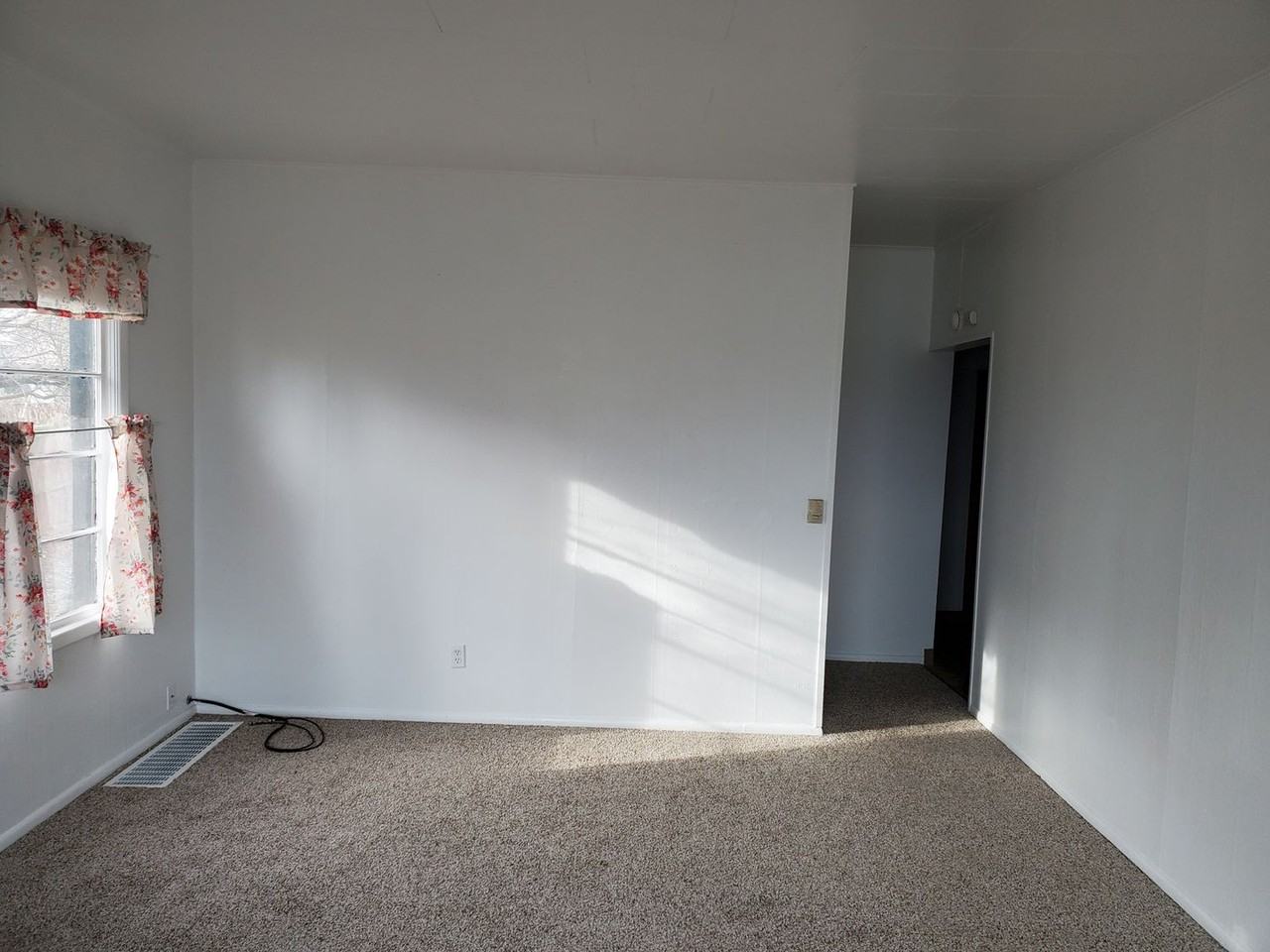 2106 3rd St - Photo 5 of 9