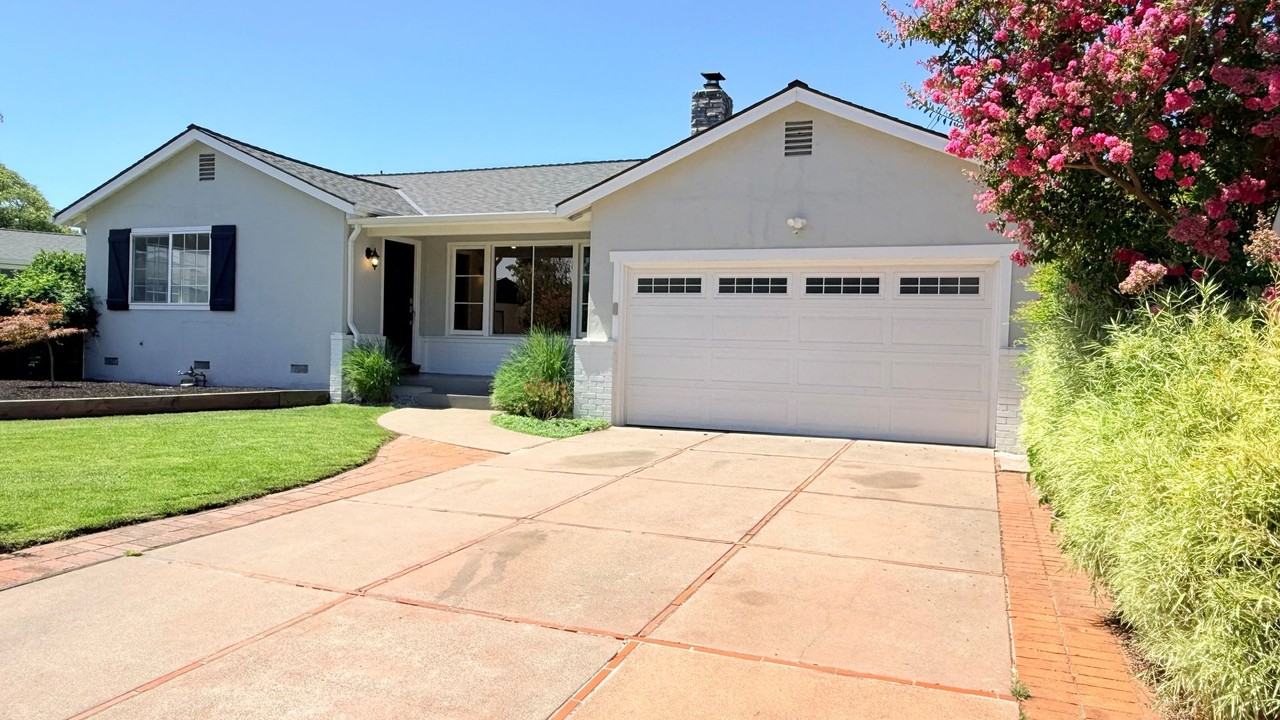 205 Barbara Ct - Photo 3 of 34