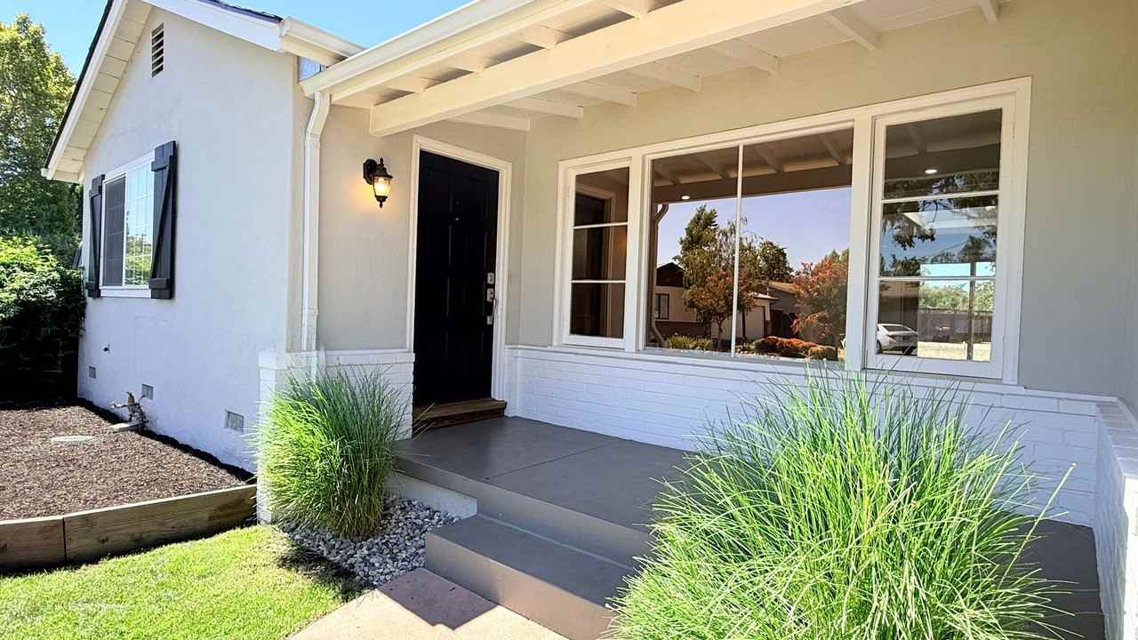 205 Barbara Ct - Photo 4 of 34