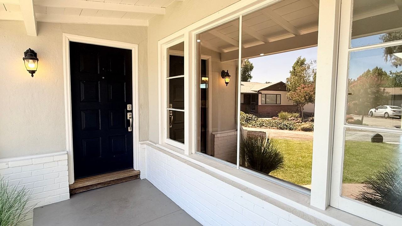 205 Barbara Ct - Photo 5 of 34