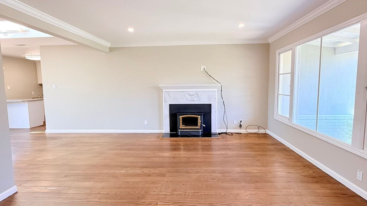205 Barbara Ct - Photo 6 of 34