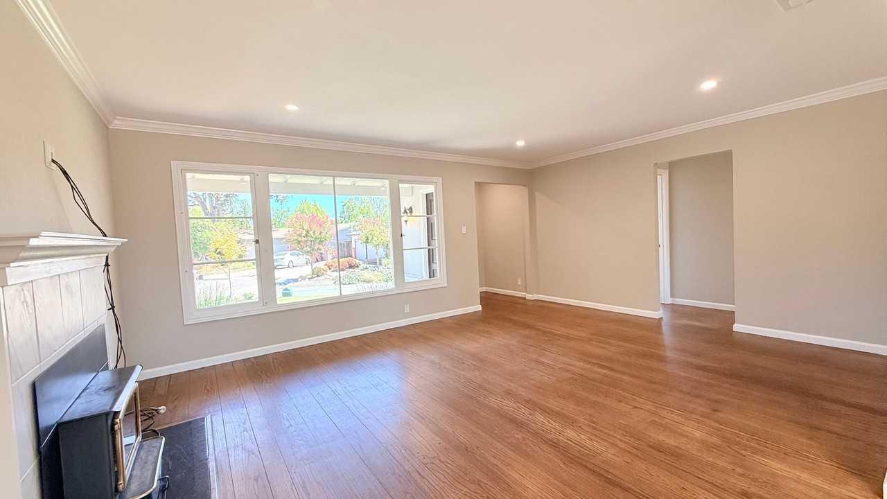 205 Barbara Ct - Photo 7 of 34