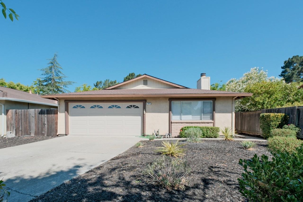 505 Mission Pl - Photo 2 of 24