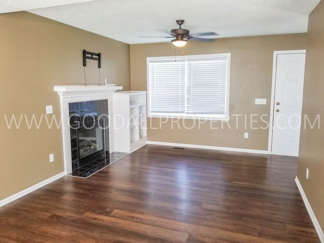 2420 Pine Ct - Photo 2 of 27