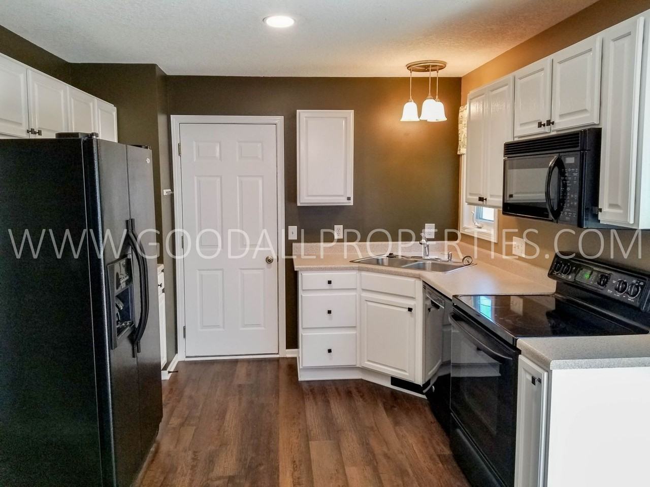2420 Pine Ct - Photo 4 of 27