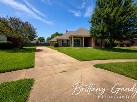 featured image of 6037 Braeburn Ct