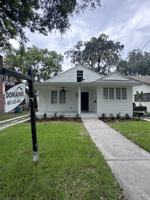featured image of 812 E Harwood St