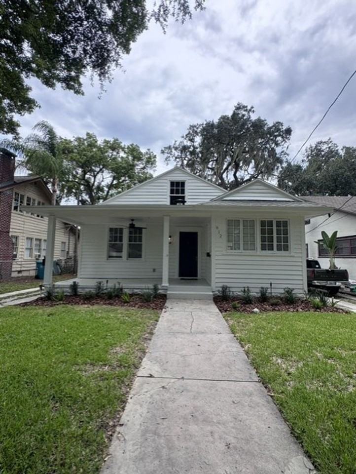 812 E Harwood St - Photo 2 of 30