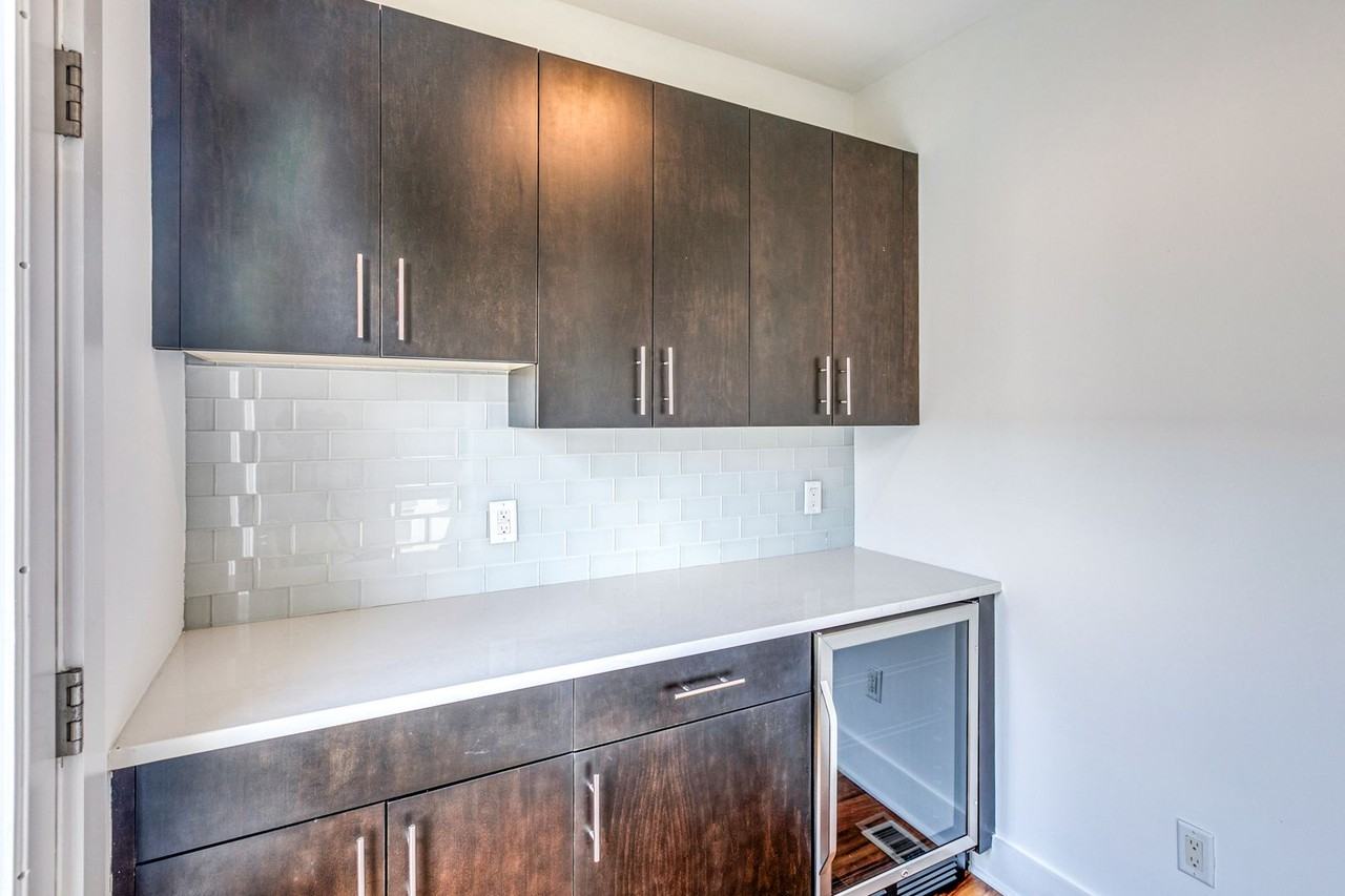 740 S Columbus Blvd - Photo 7 of 23