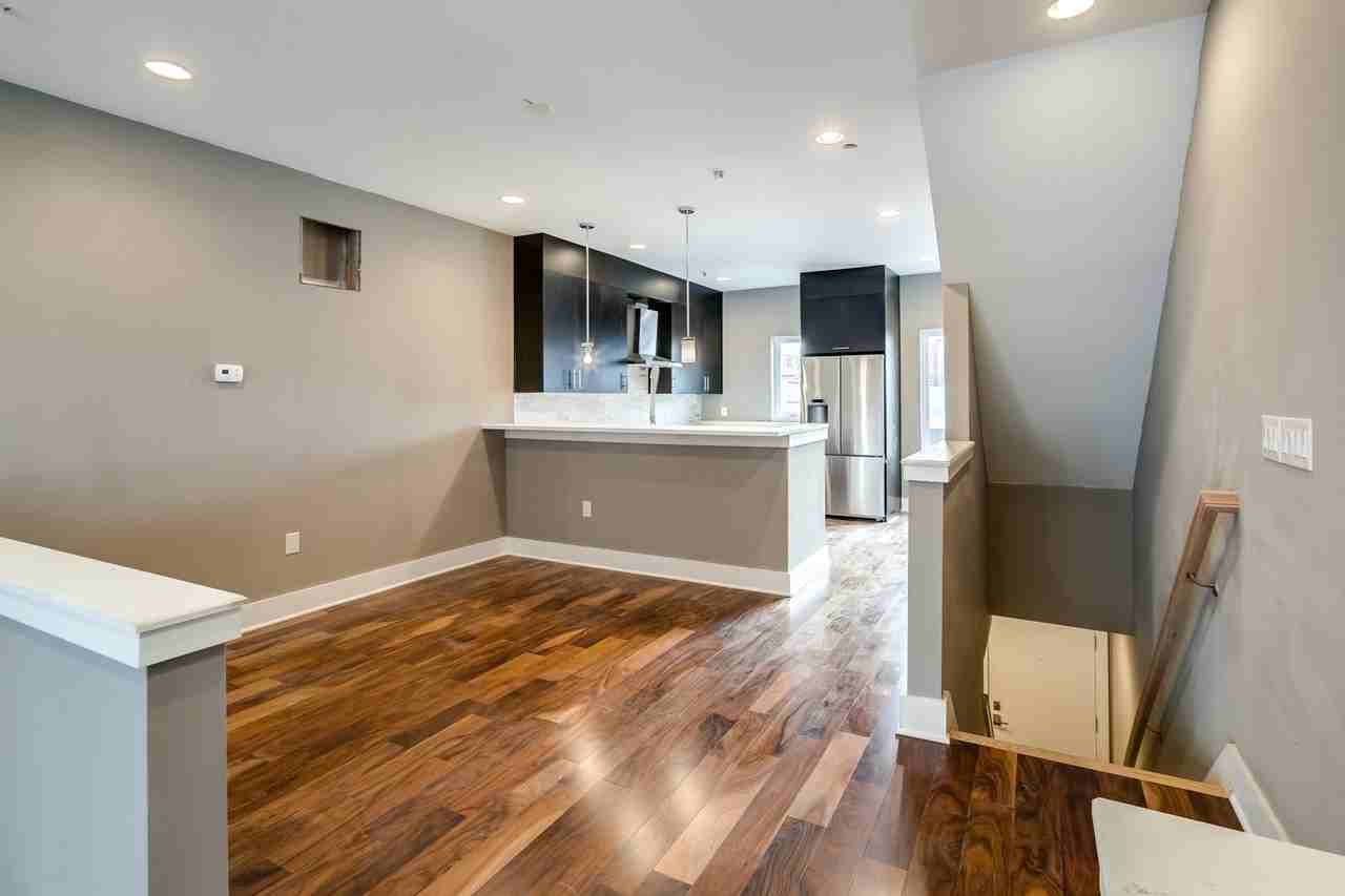 702 N Front St - Photo 2 of 21