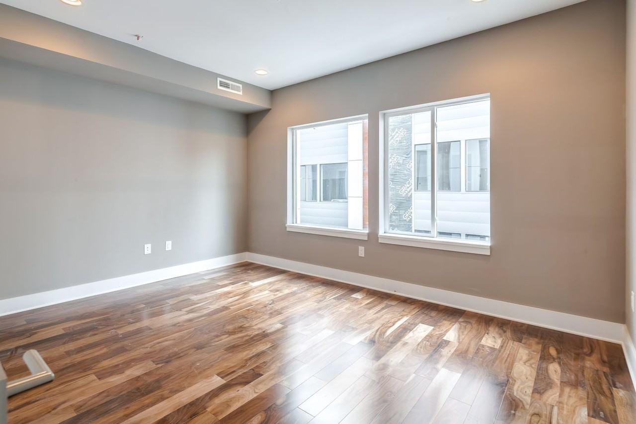 702 N Front St - Photo 5 of 21