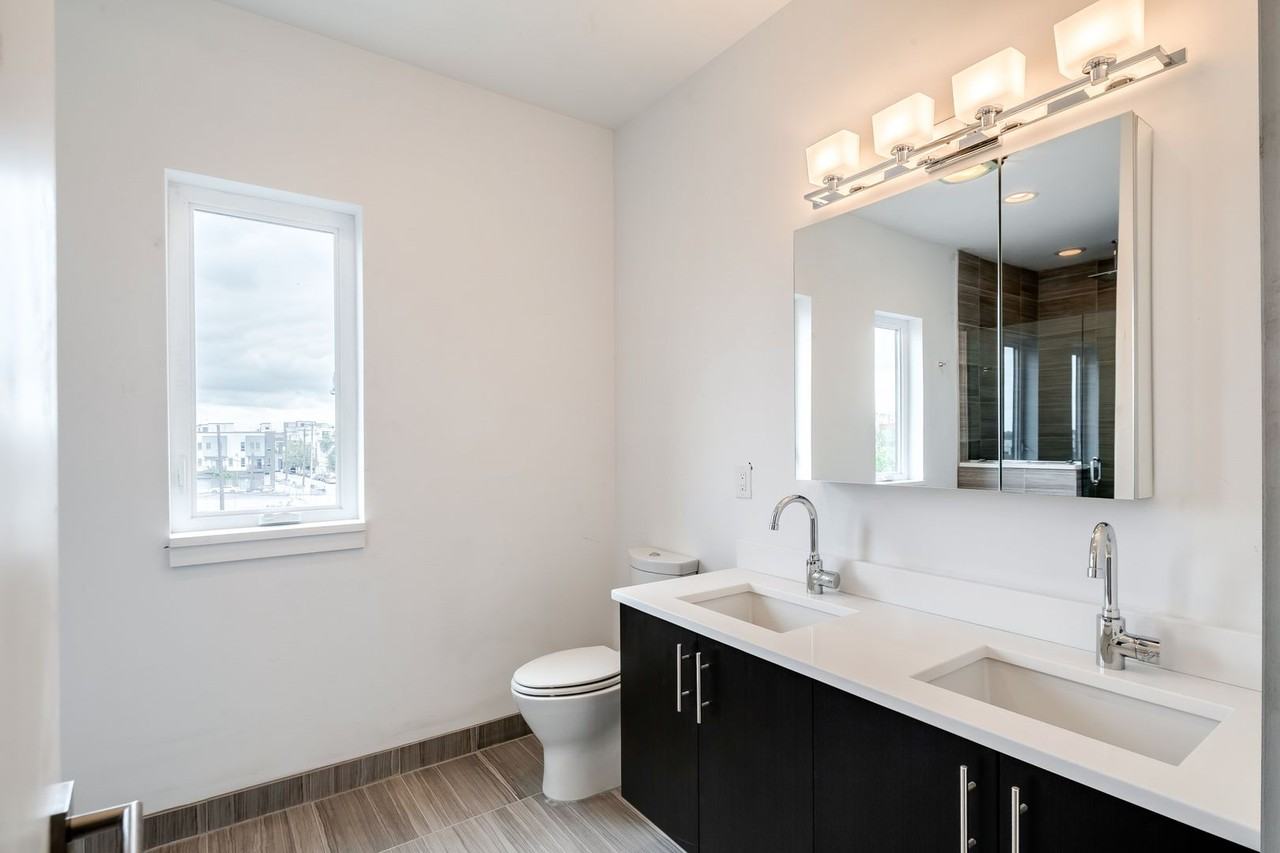 702 N Front St - Photo 6 of 21