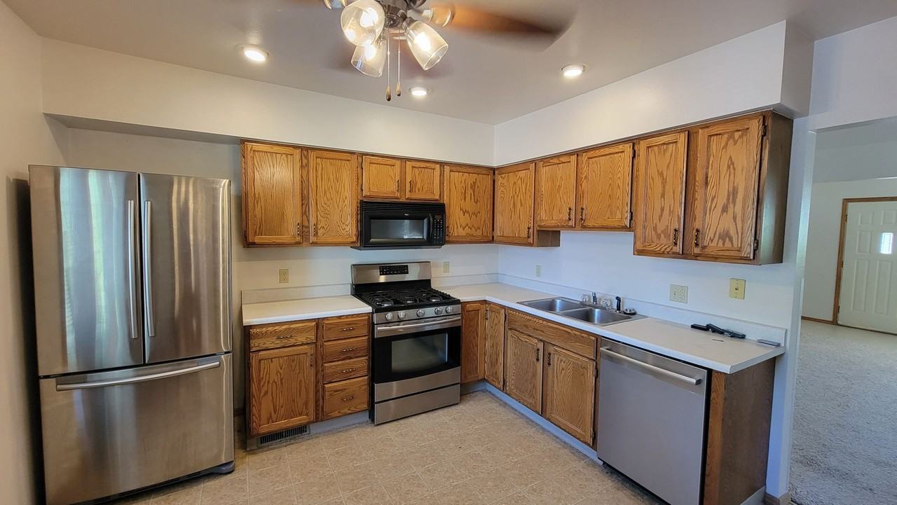 520 Dove St - Photo 6 of 20