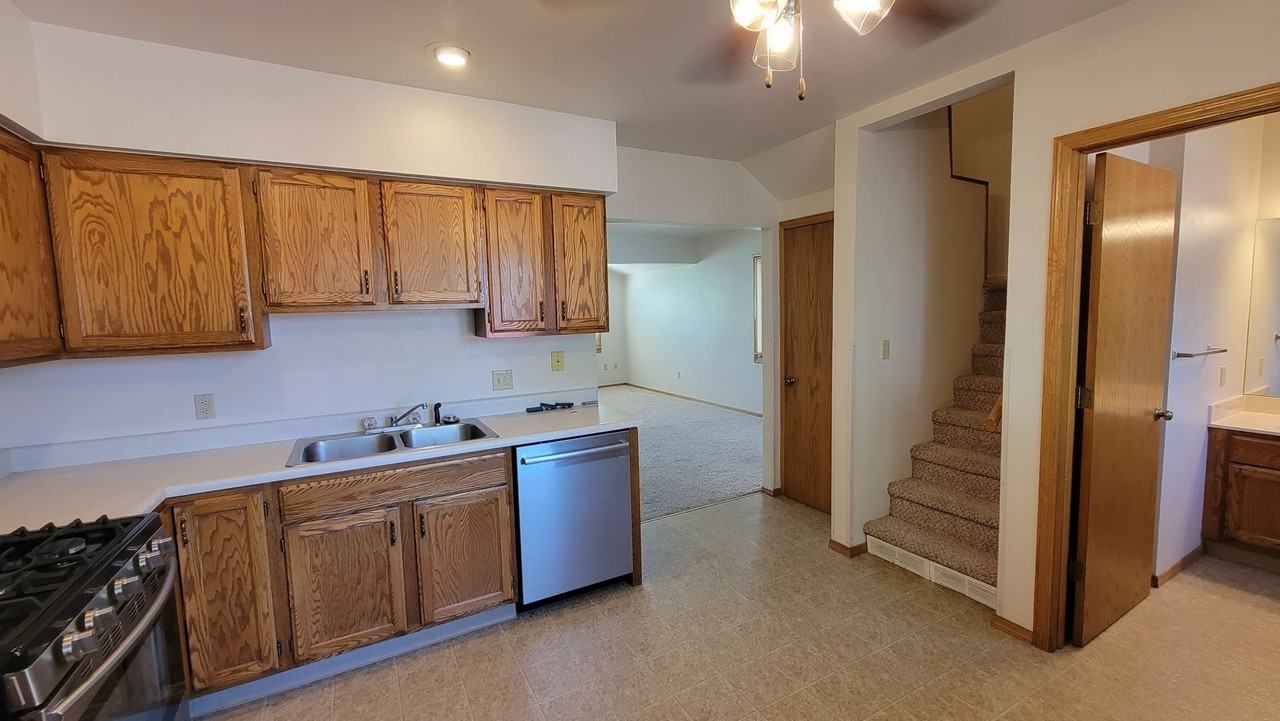 520 Dove St - Photo 7 of 20