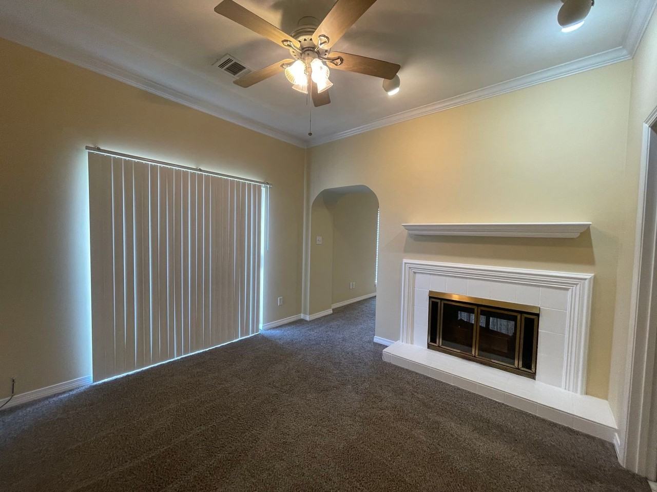 409 Teak Dr - Photo 6 of 25
