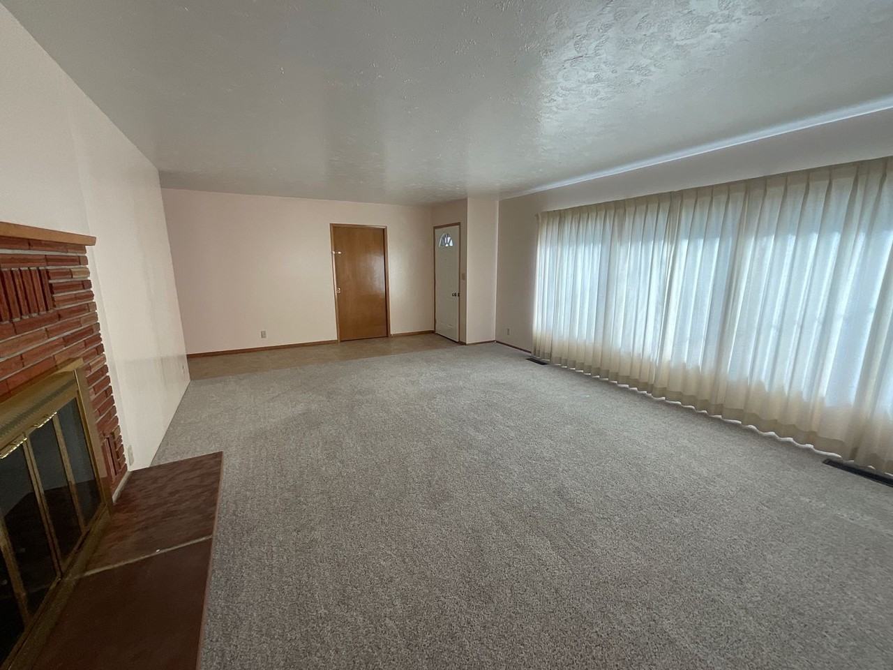 410 4th St - Photo 3 of 17