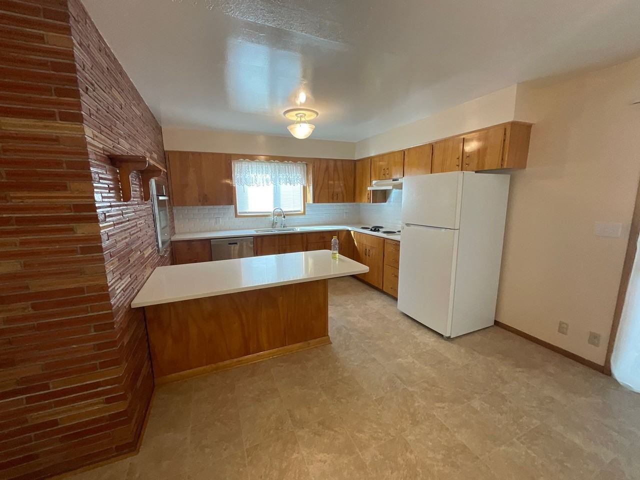 410 4th St - Photo 4 of 17