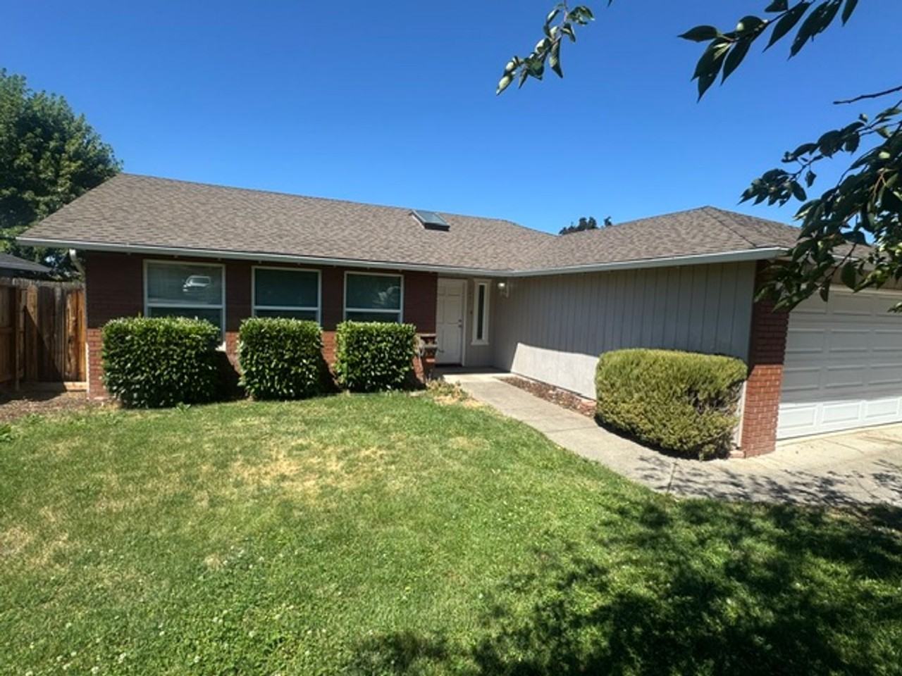 3051 Bron Cir - Photo 2 of 23