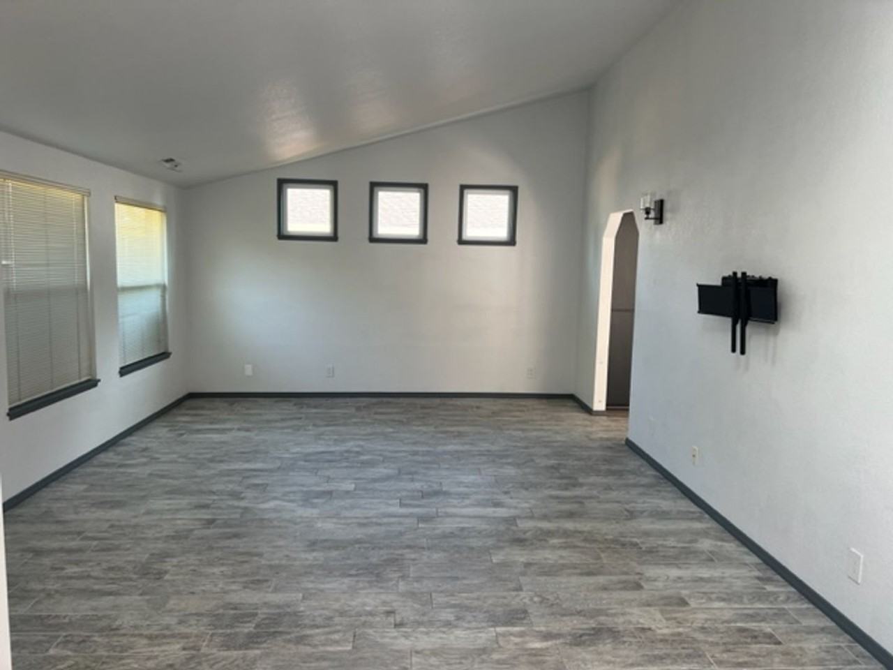 3051 Bron Cir - Photo 4 of 23