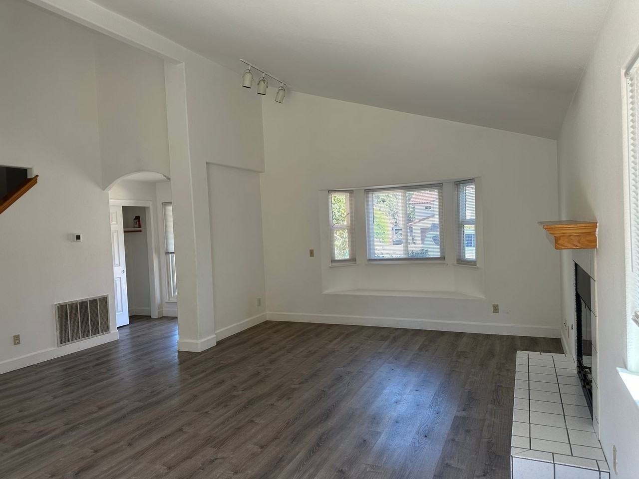 2170 Bel Air Pl - Photo 3 of 19