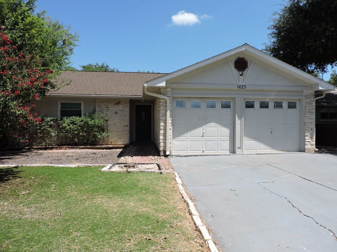 1625 Chippeway Ln - Photo 2 of 29