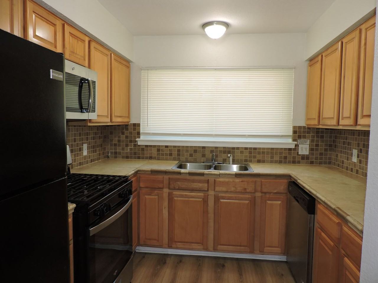 1625 Chippeway Ln - Photo 4 of 29
