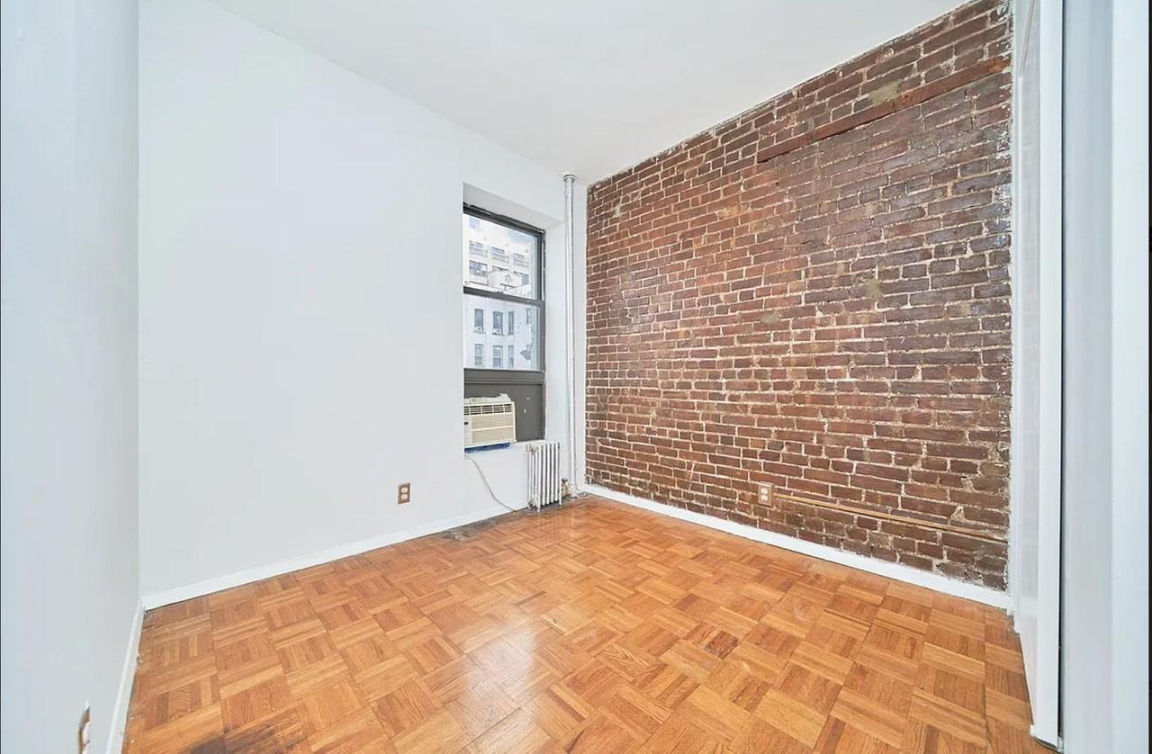333 W 43rd St #4C - Photo 4 of 11