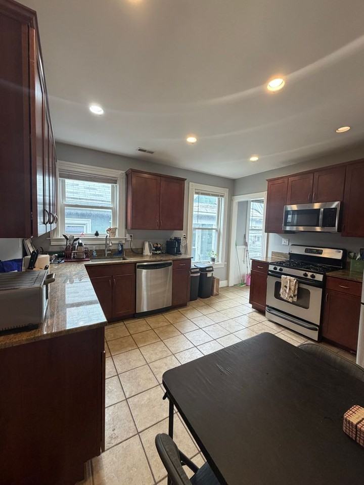 120 Calumet St - Photo 4 of 18