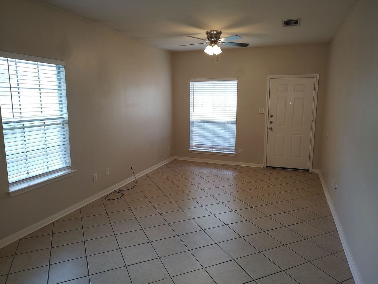 2206 S Bagdad Rd #B - Photo 3 of 14
