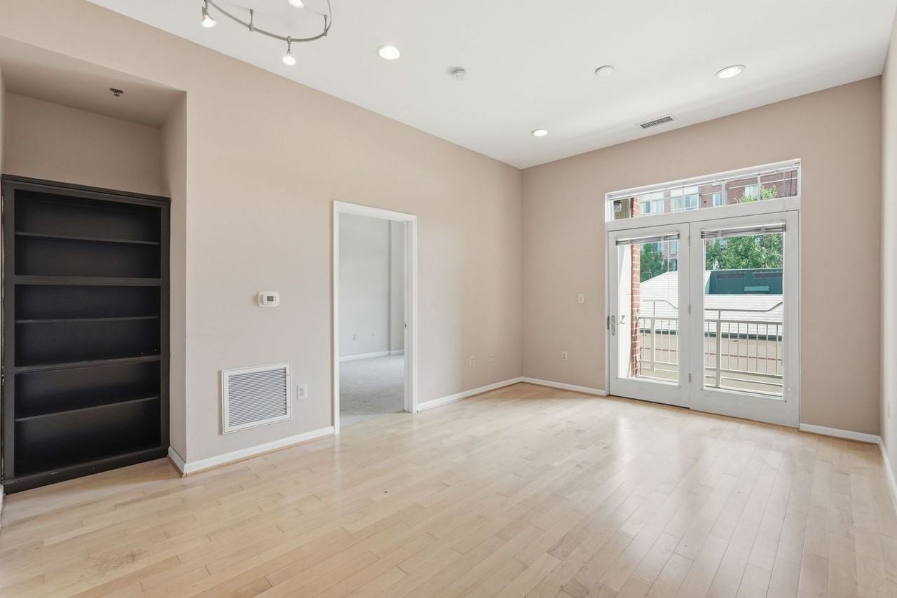 309 Holland Ln - Photo 6 of 25