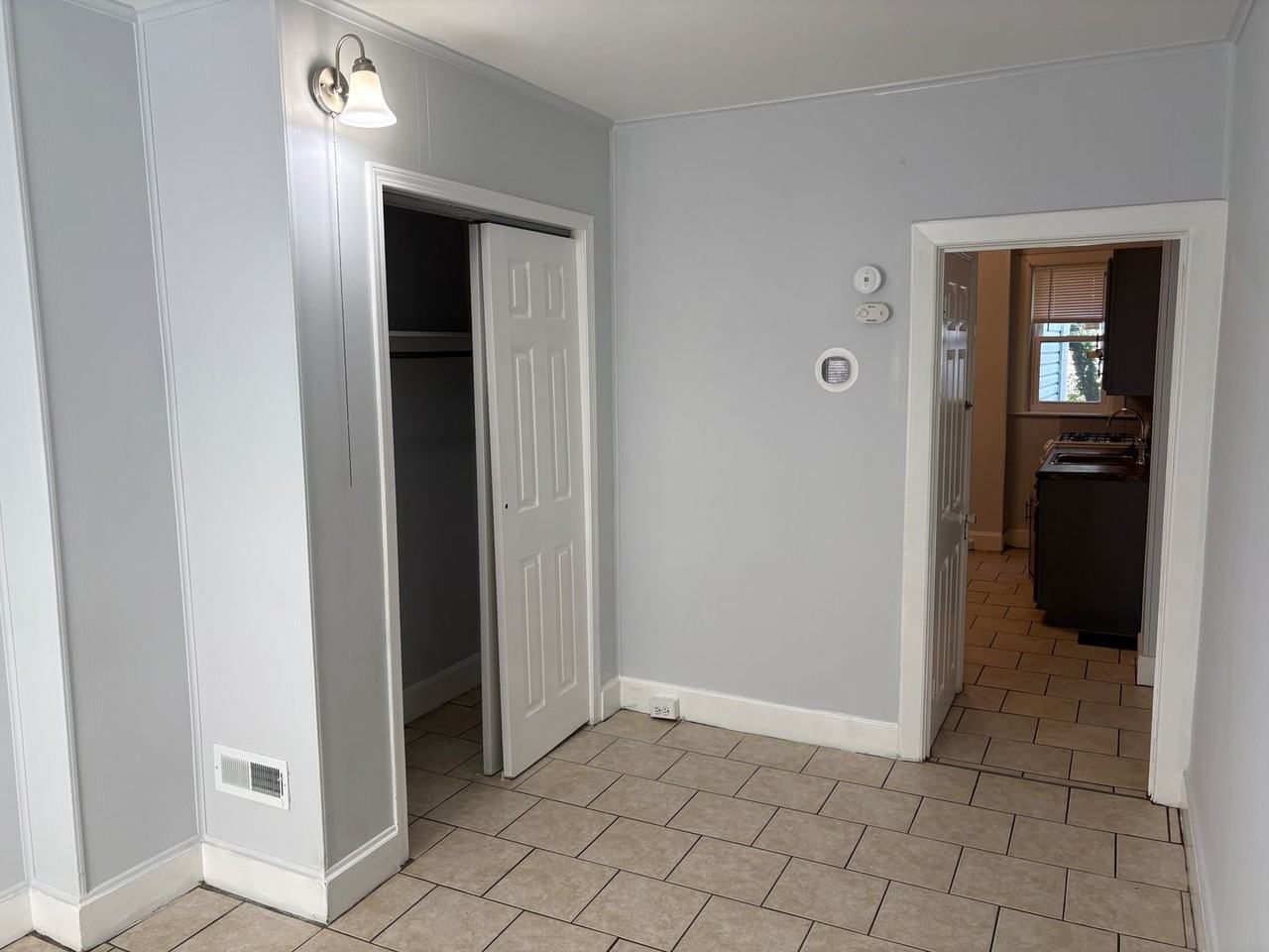 132 W Prescott Aly - Photo 2 of 12