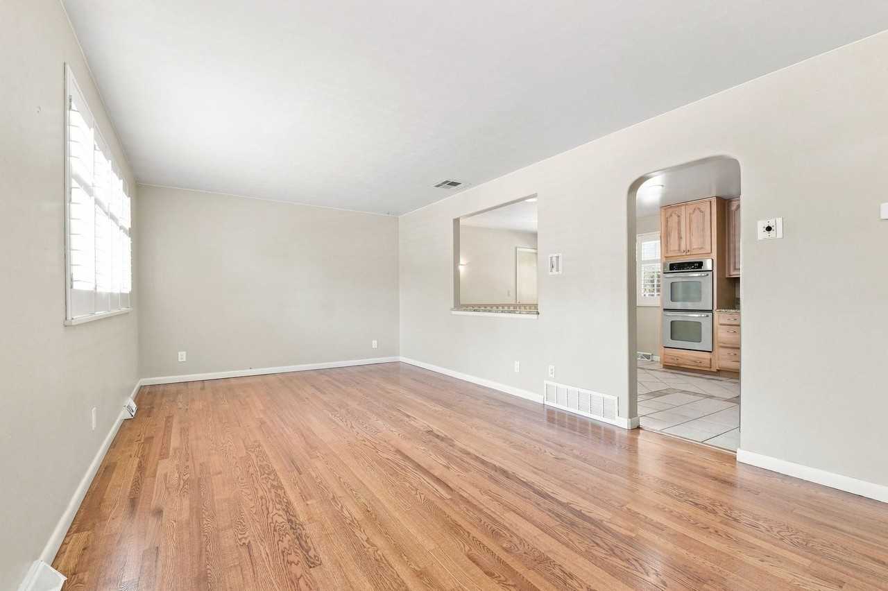 6743 Gray St - Photo 3 of 20
