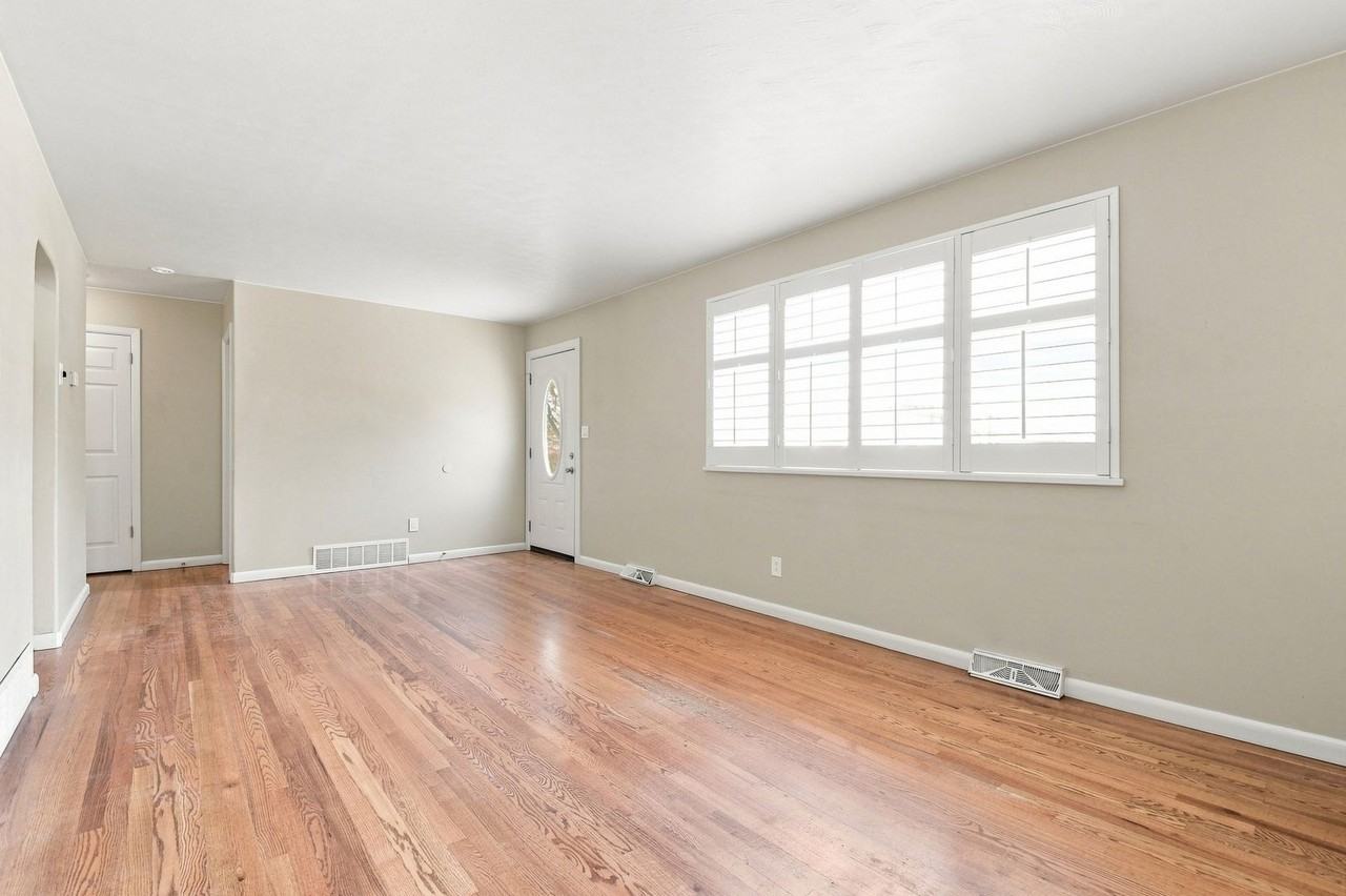 6743 Gray St - Photo 4 of 20