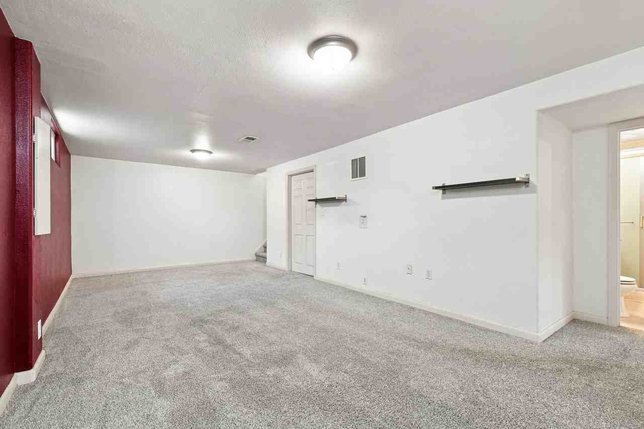 6743 Gray St - Photo 7 of 20