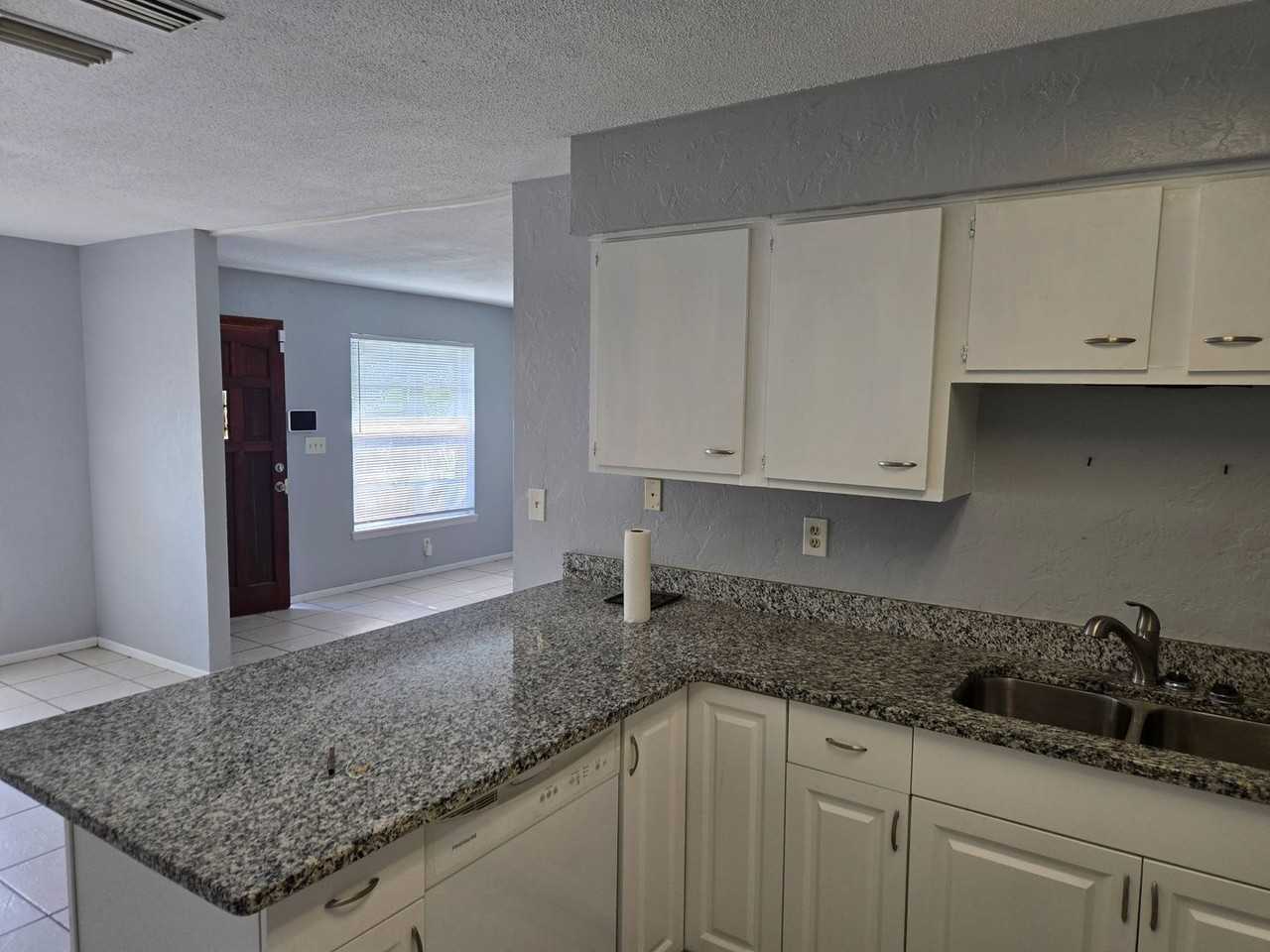 1573 S Boundary St - Photo 3 of 19