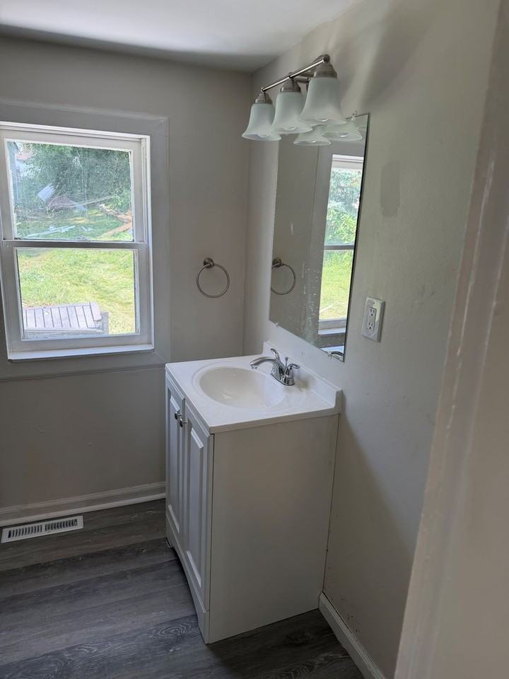 1791 Edwards Ave - Photo 3 of 13