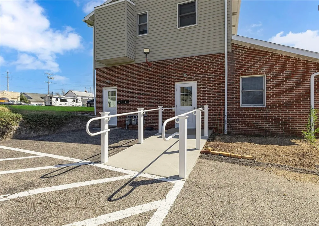 801 Darlington Rd - Photo 2 of 9