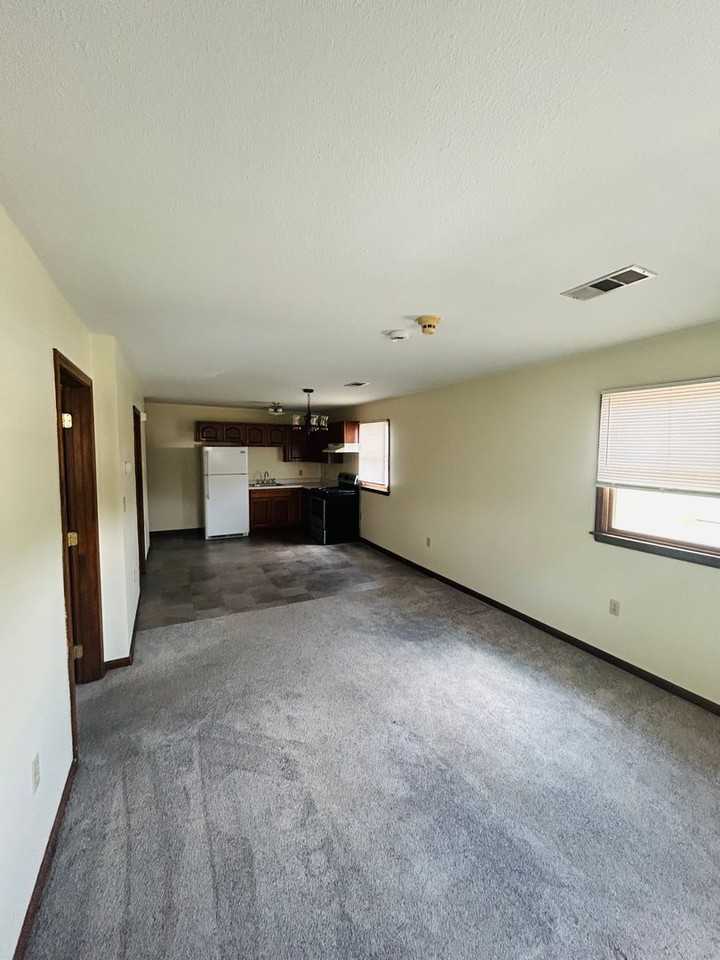 801 Darlington Rd - Photo 3 of 9