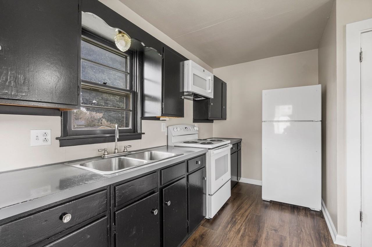 314 Warford St - Photo 2 of 18