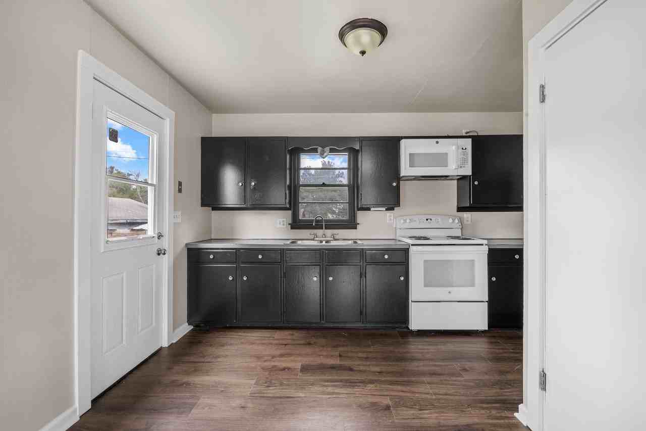 314 Warford St - Photo 4 of 18