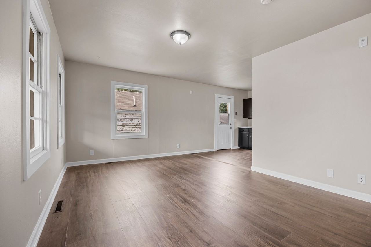 314 Warford St - Photo 7 of 18