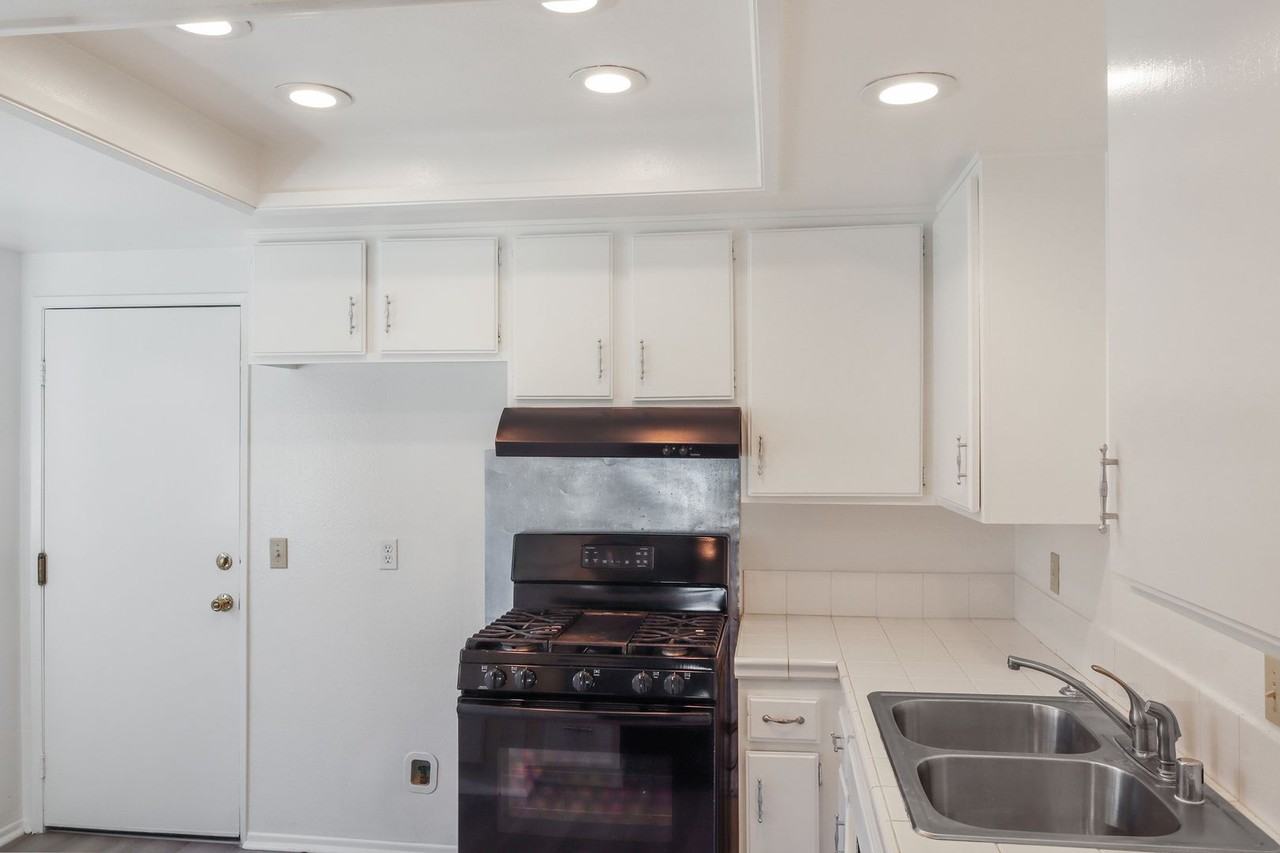 3565 W Savanna St #05 - Photo 7 of 25