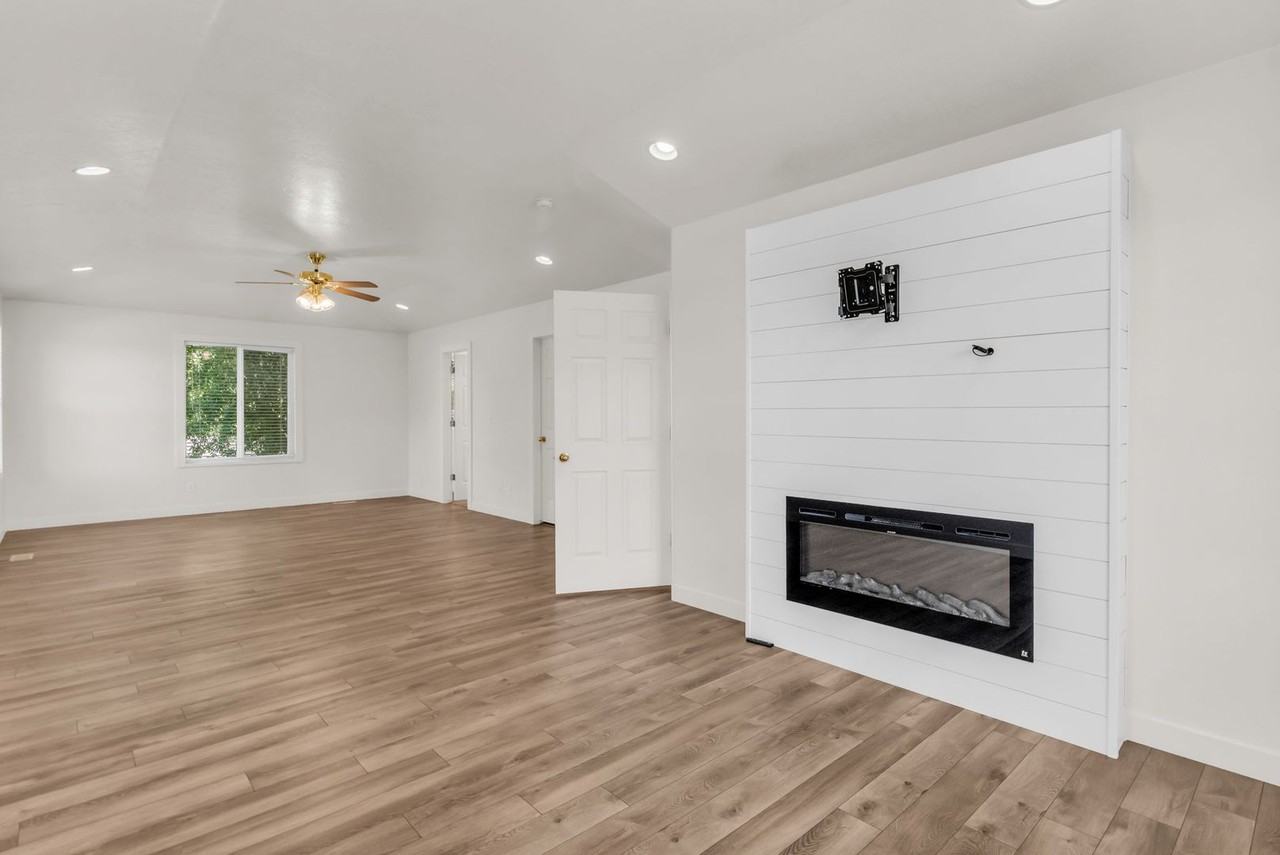 1468 Flint Meadow Dr - Photo 2 of 50
